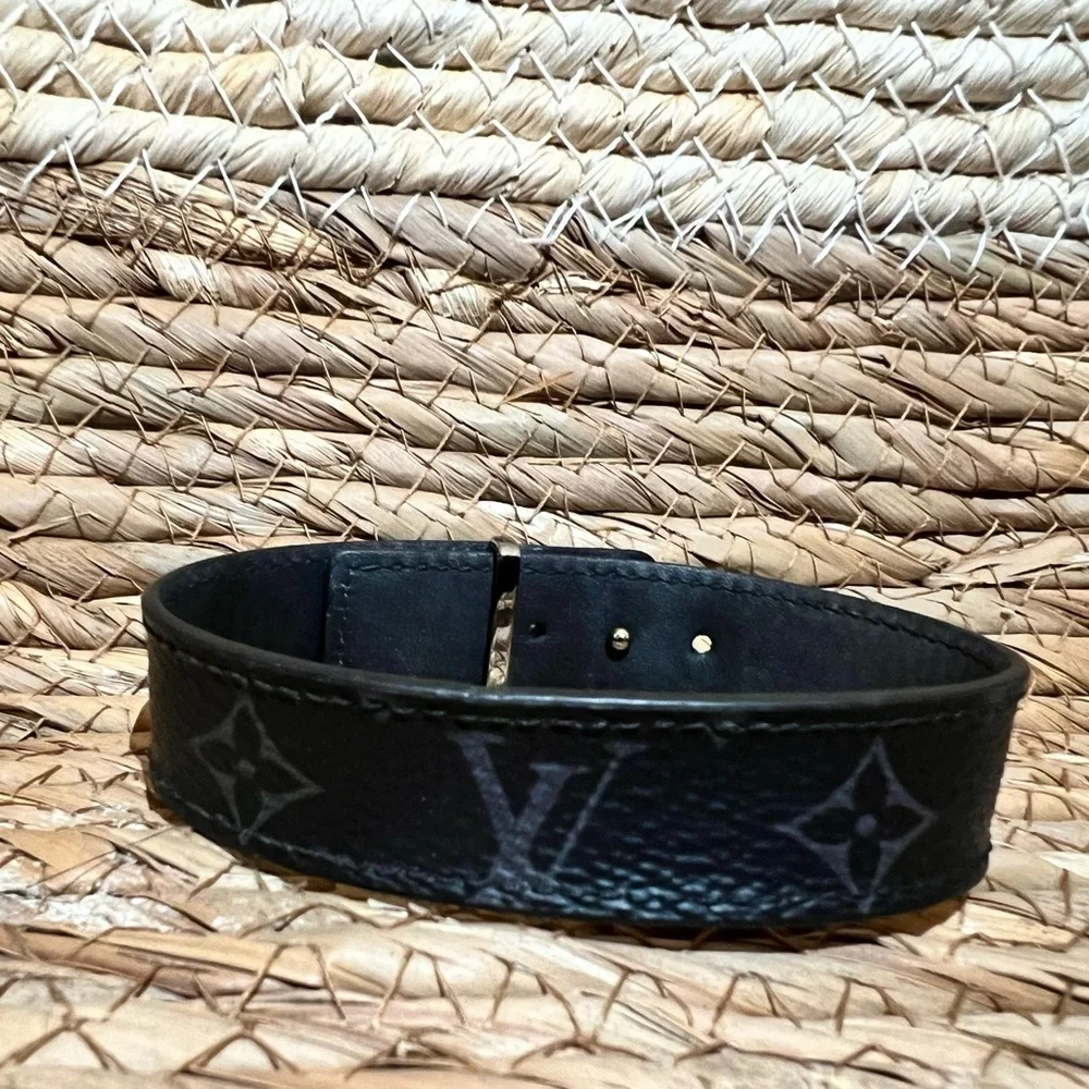 Louis Vuitton Black Leather Bracelet M6456 sz 21